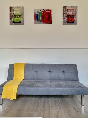 Apartment, 2 Bedrooms | Living room | Flat-screen TV