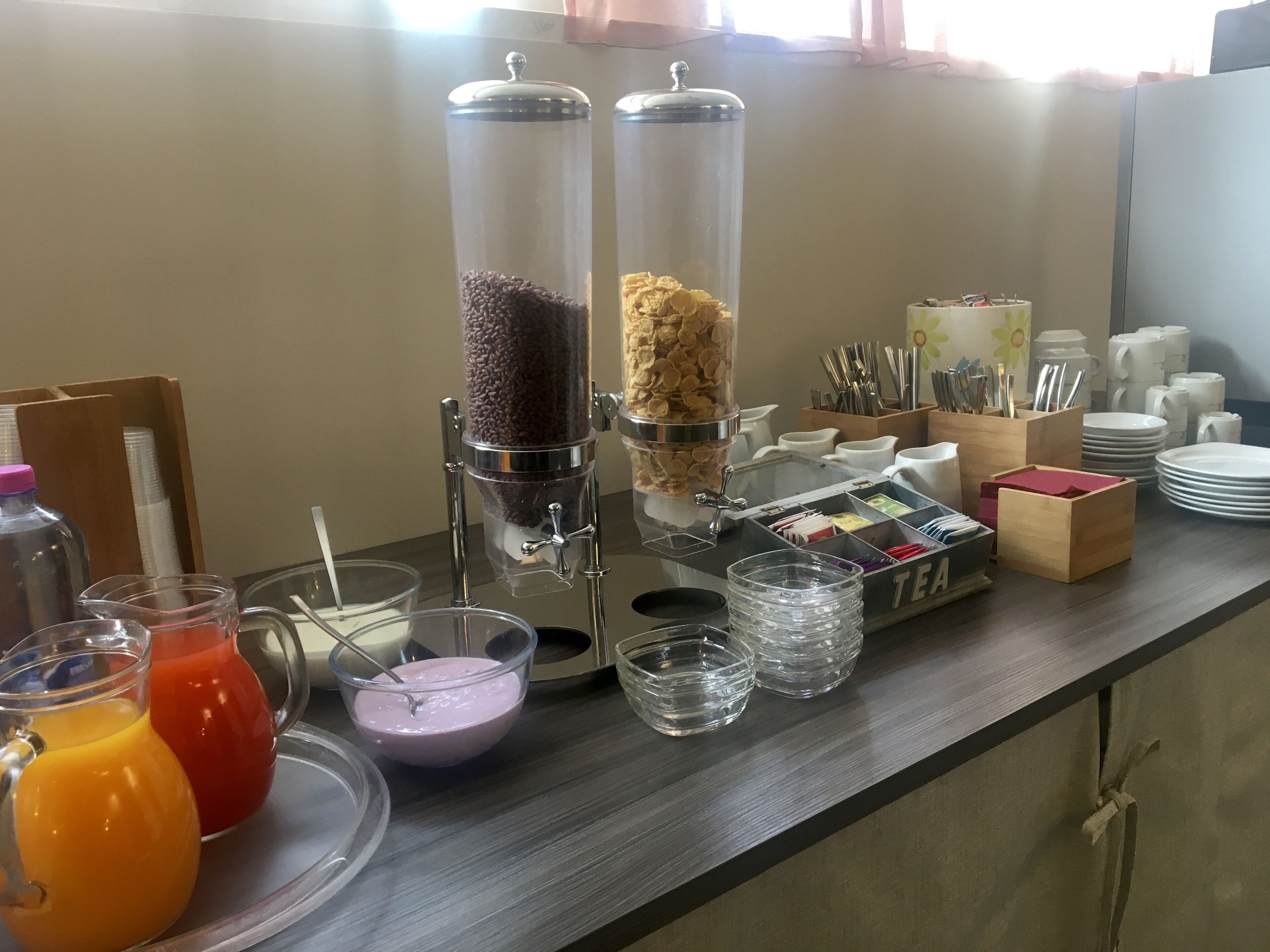 Tägliches Frühstücksbuffet gegen Gebühr