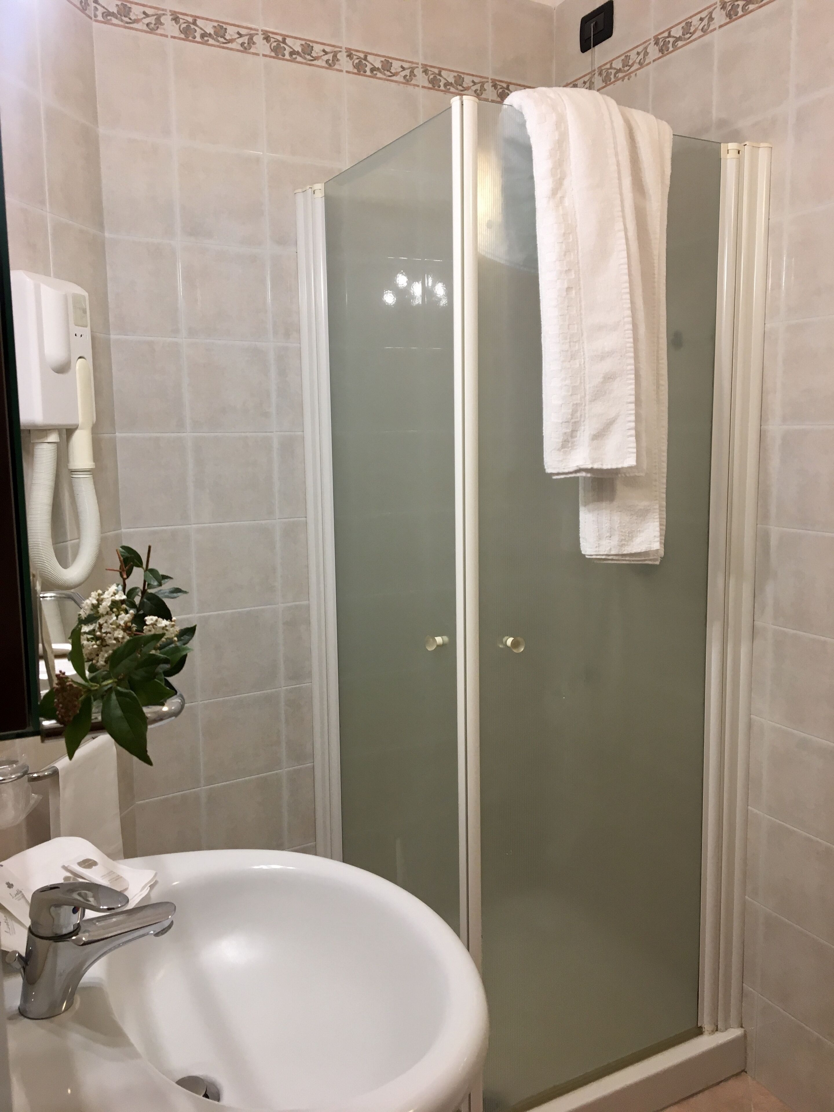 comfort double or twin room | bathroom | shower, hair dryer, bidet, towels