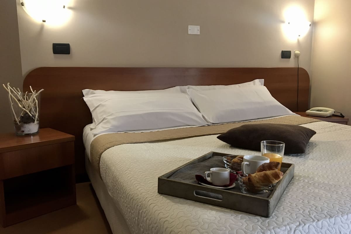 comfort double or twin room | 1 bedroom, desk, blackout curtains, soundproofing