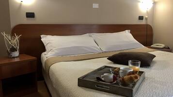 Comfort-Doppel- oder -Zweibettzimmer | Schreibtisch, Verdunkelungsvorhänge, schallisolierte Zimmer, Babybetten