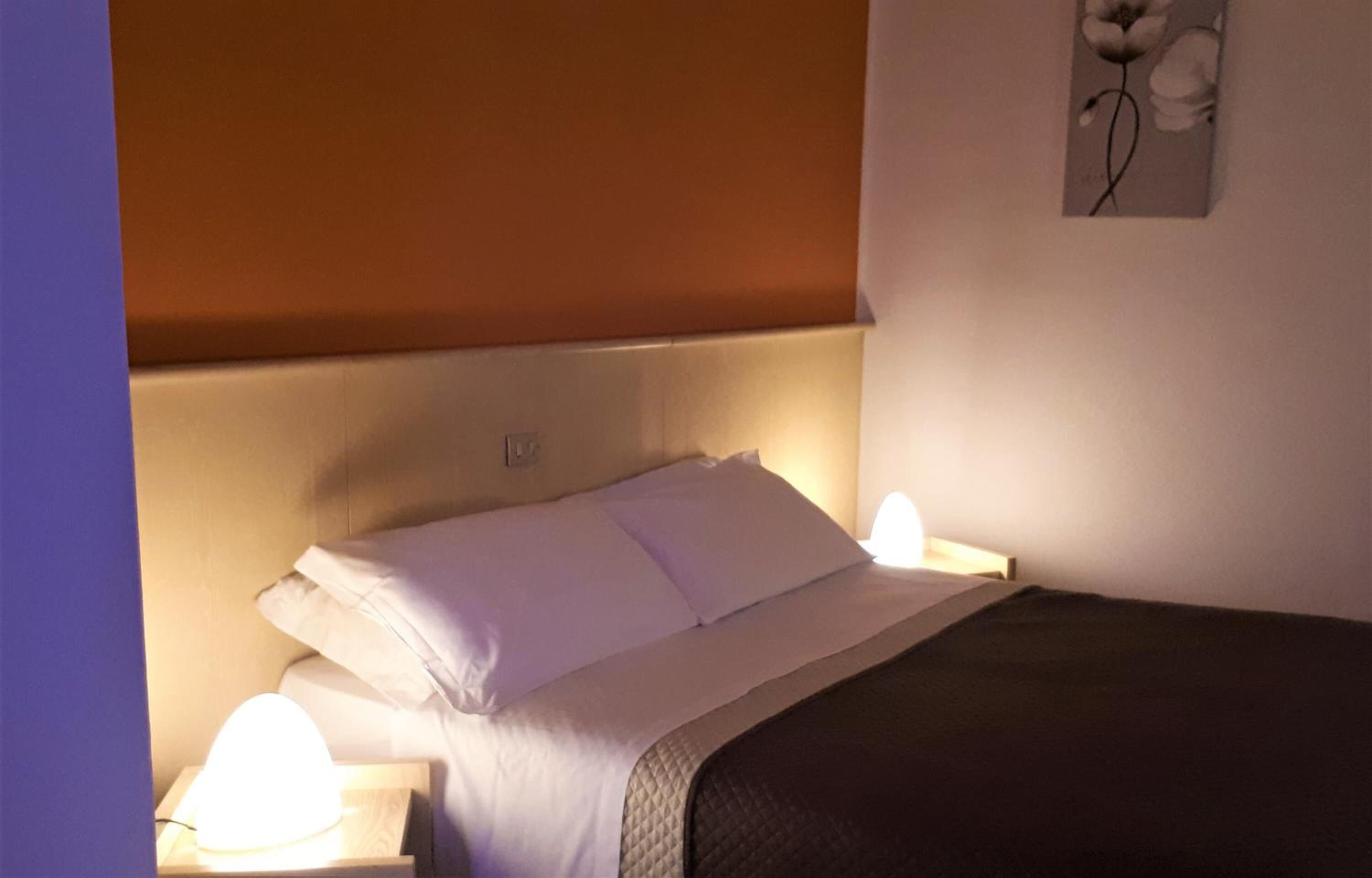 1 bedroom, desk, blackout curtains, soundproofing