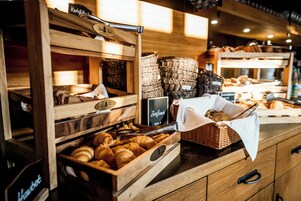 Free daily buffet breakfast