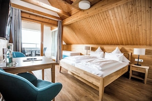 Habitación Confort doble, balcón | Escritorio y wifi gratis