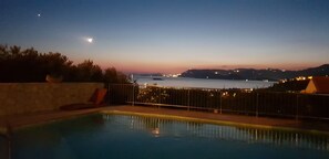 حمّام سباحة خارجي