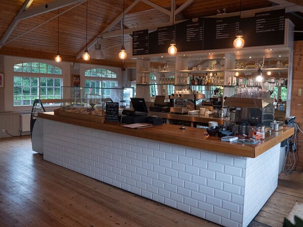 Petit déjeuner anglais (8.5 GBP par personne)