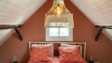 2 slaapkamers, een strijkplank/strijkijzer, reisbedje, wifi