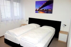 Hypo-allergenic bedding, desk, soundproofing, free WiFi - Budget Hotel Ludwigshafen (Ludwigshafen)