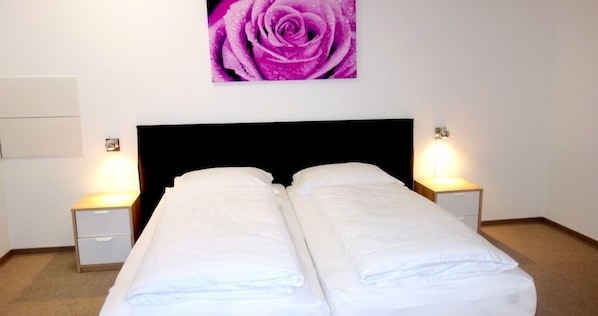 Hypo-allergenic bedding, desk, soundproofing, free WiFi