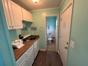 Sèche-cheveux, serviettes fournies