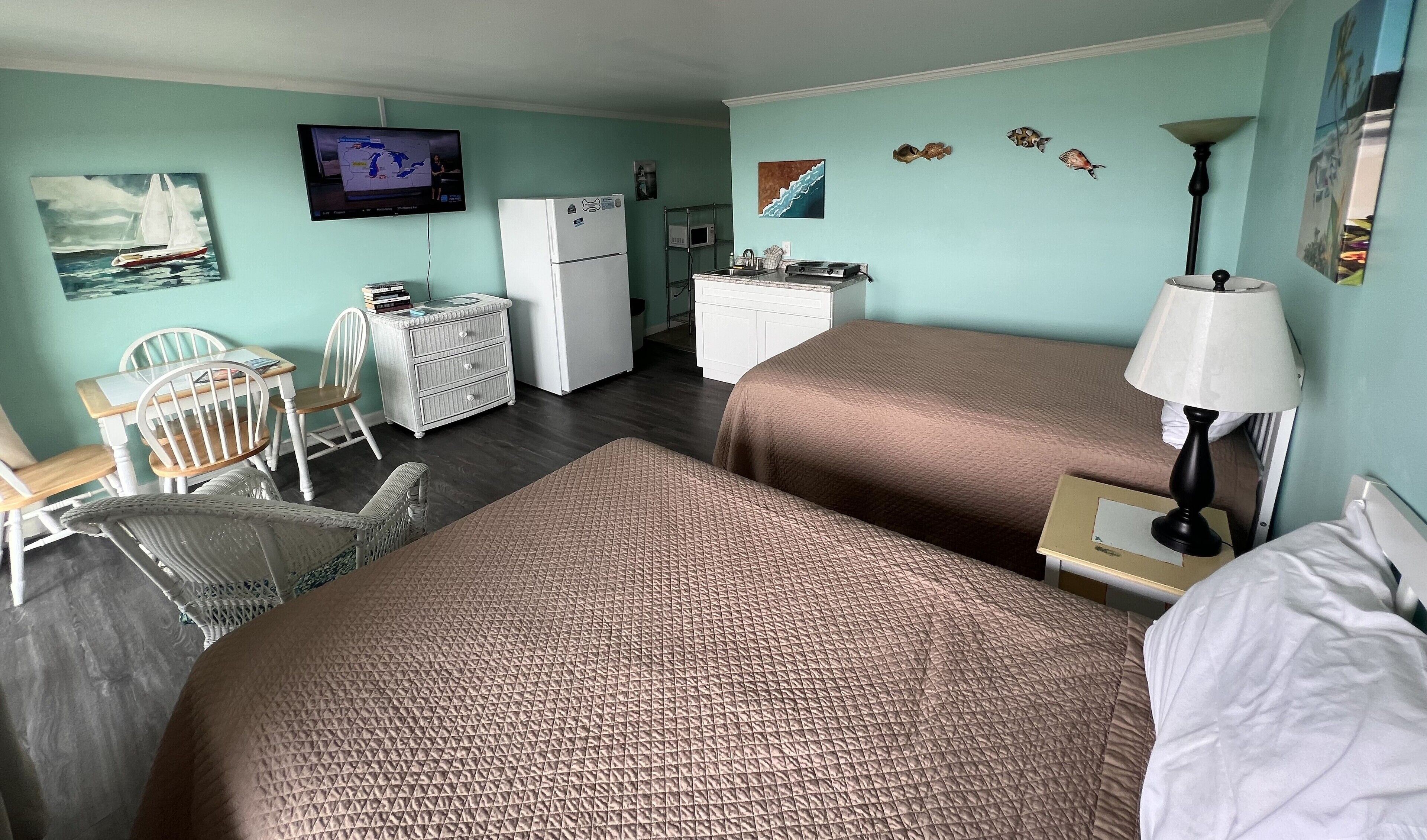 Room #213 Mini Efficiency 2 Double Beds Pets Yes