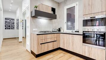 Fridge, microwave, oven, stovetop