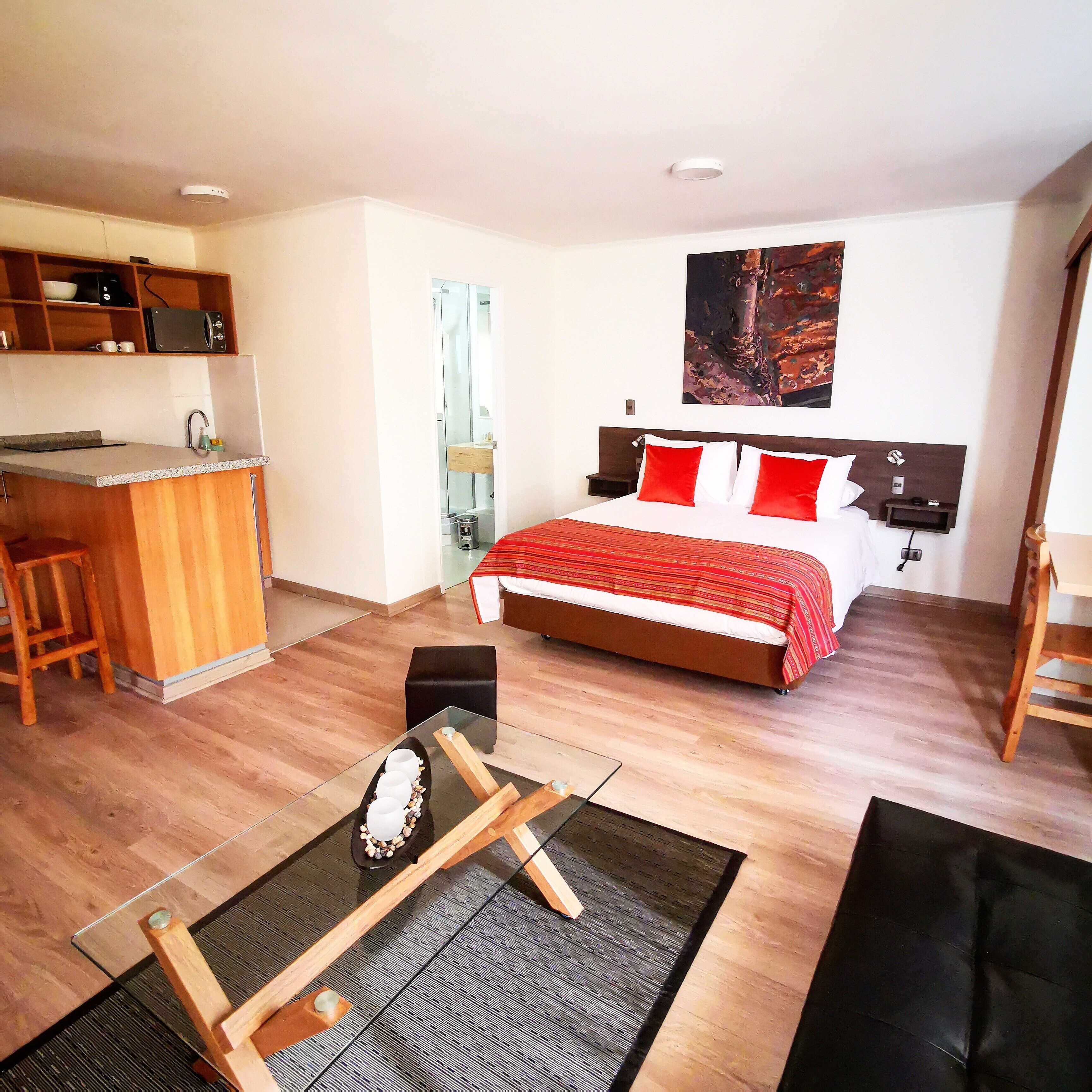 Mörkläggningsgardiner, ljudisolering, gratis wi-fi och sängkläder