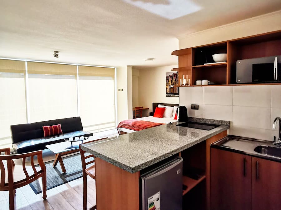 Refrigerador, microondas, placa de cocina, tetera/pava eléctrica