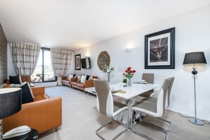 Interior - Modern 2 bedroom in Kensington (London)
