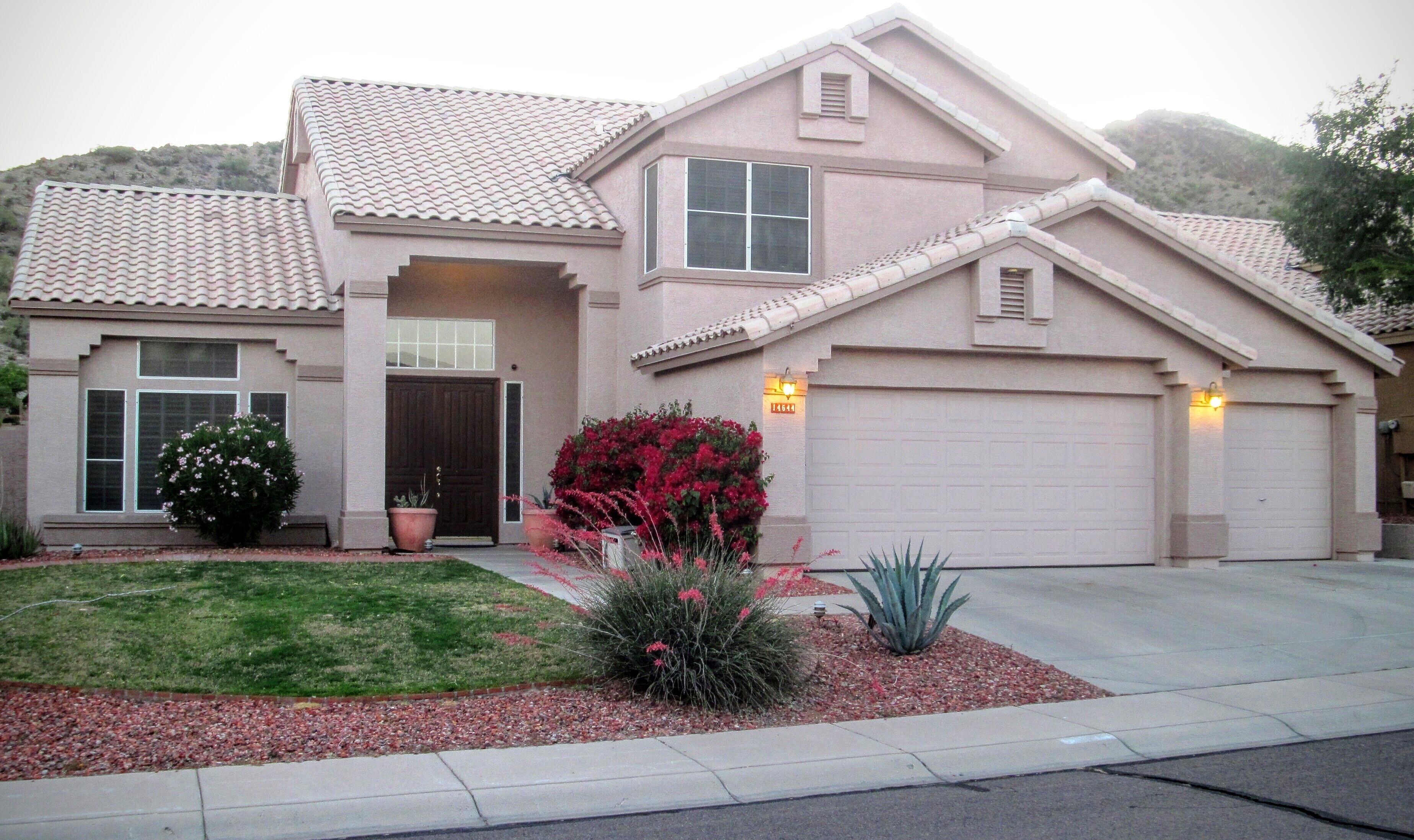 30 day+ Gorgeous Fully Furnished Executive Home Pool