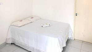 WiFi (free), bed sheets - Hotel Formula 1 (Matriz de Camaragibe)