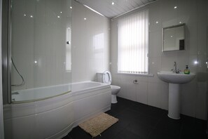 House, 2 Bedrooms | Bathroom | Combined shower/tub, hair dryer, towels, soap - StayHere 9 (Leeds)