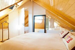 2 slaapkamers, een strijkplank/strijkijzer, reisbedje, gratis wifi