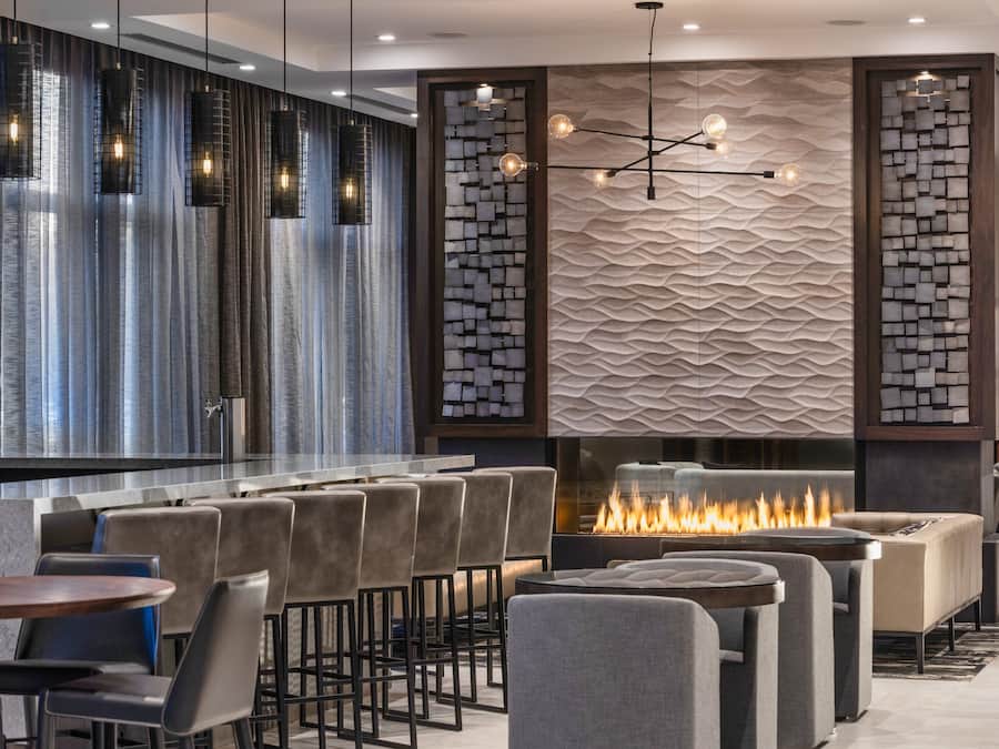 Bar (trong khuôn viên)