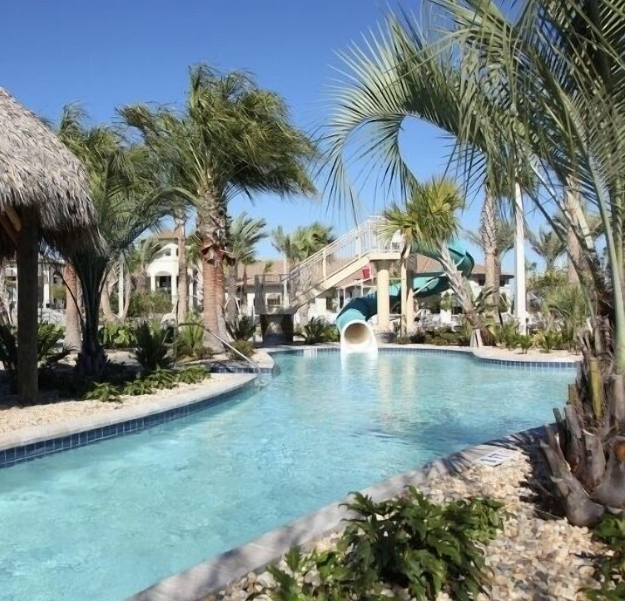 Innendørsbasseng og utendørsbasseng