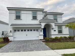 Exterior - Champion Luxury Villa in Orlando/Home Theater /near Disney (Four Corners)