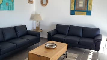 Smart TV, DVD player, foosball, table tennis