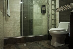 Bathroom - House in the center of Bogotá (Santa Fé)