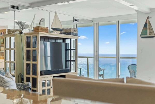 TV - Sabine 10D - 𝑺𝒆𝒂𝒈𝒍𝒂𝒔𝒔 𝑯𝒂𝒓𝒃𝒐𝒓 (Pensacola Beach)