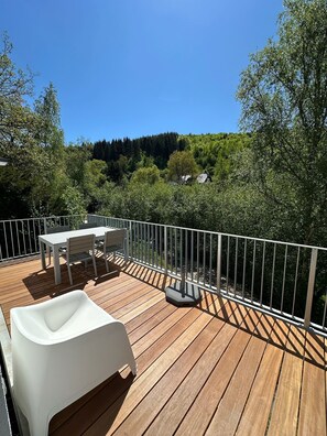 تناول الطعام بالخارج