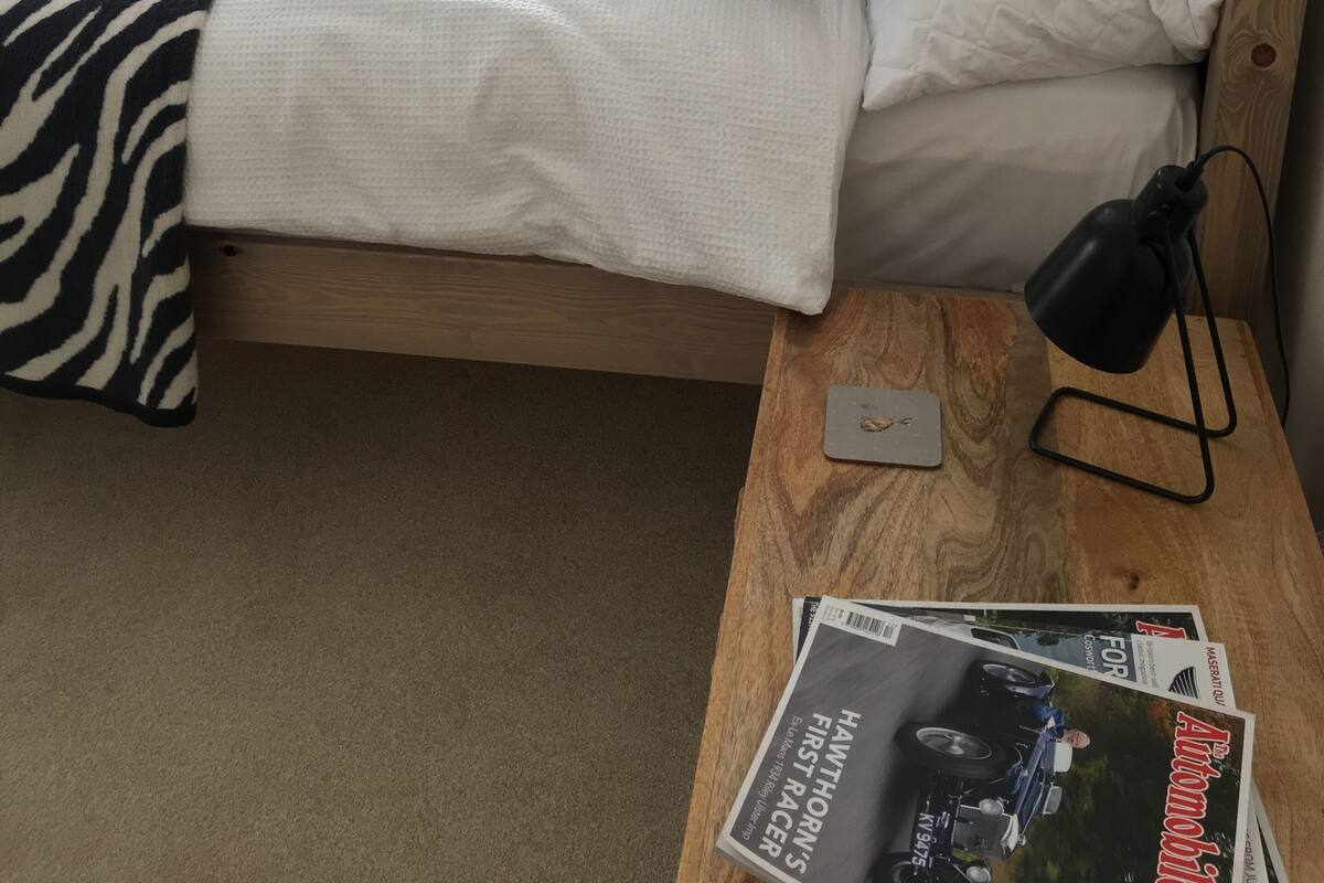 Familie driepersoonskamer, Meerdere bedden, niet-roken, en-suite badkamer | Een bureau, een strijkplank/strijkijzer, gratis wifi