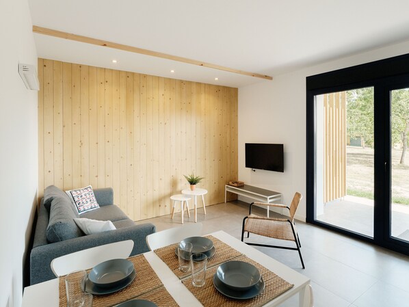 Apartamento Figueira | Sala de estar | Televisión de pantalla plana 