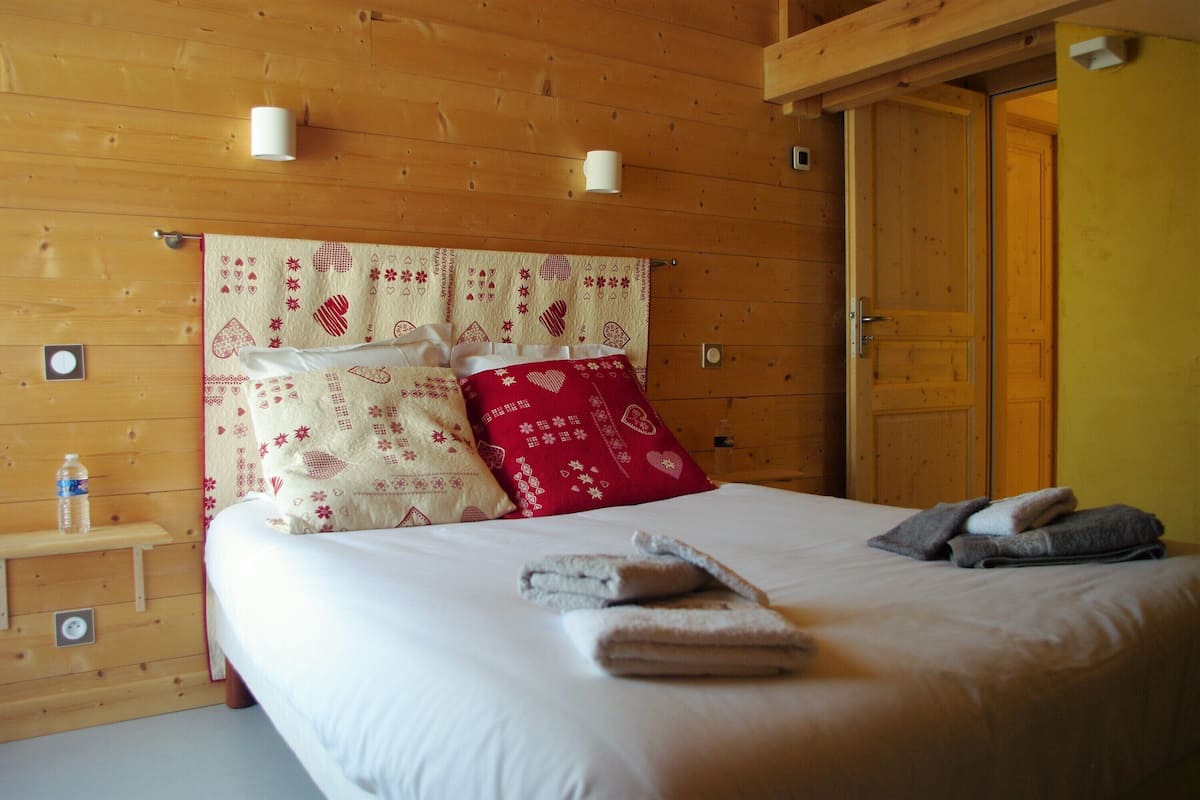 Classic Double Room, Private Bathroom | Desk, laptop workspace, soundproofing, iron/ironing board