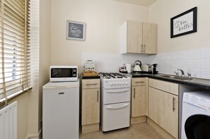 Microwave, dishwasher, coffee/tea maker, cookware/dishes/utensils