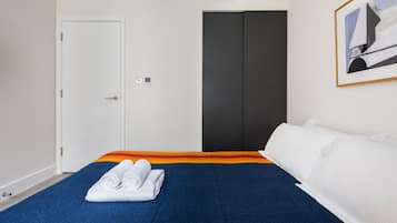 Iron/ironing board, WiFi, bed sheets