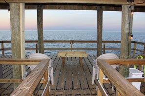 Property grounds - Kemah Bay Retreat: Steps to Kemah Boardwalk, Bayfront, 216-ft Pier, Elevator, EV (Kemah)