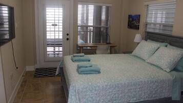 5 bedrooms, desk, iron/ironing board, travel cot
