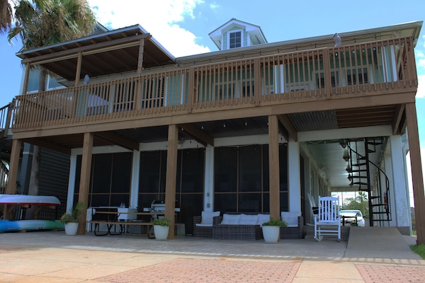 Awesome views of the bay on balcony and open access to water from the patio.