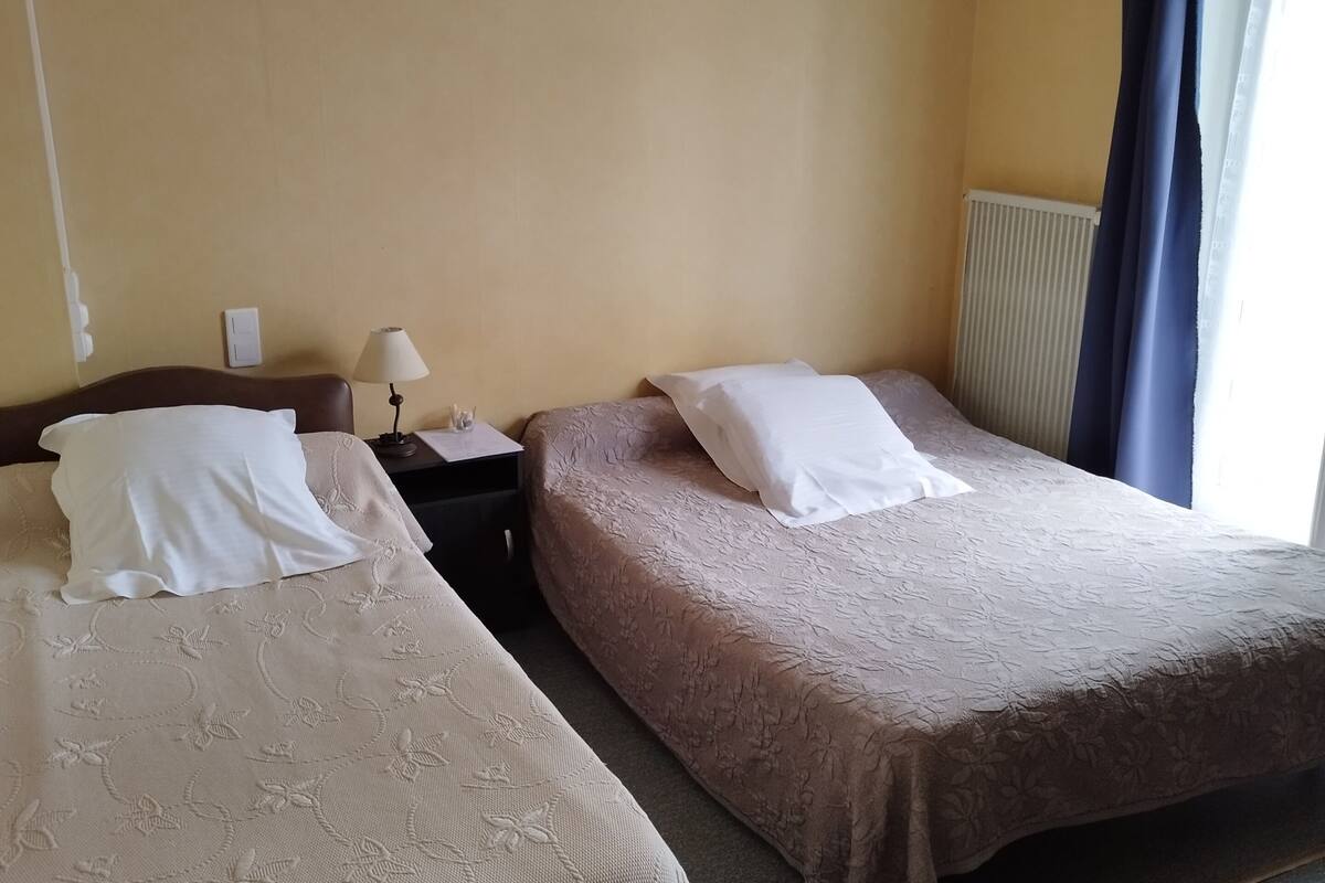 triple room, shared bathroom | free cots/infant beds, free wifi, bed sheets