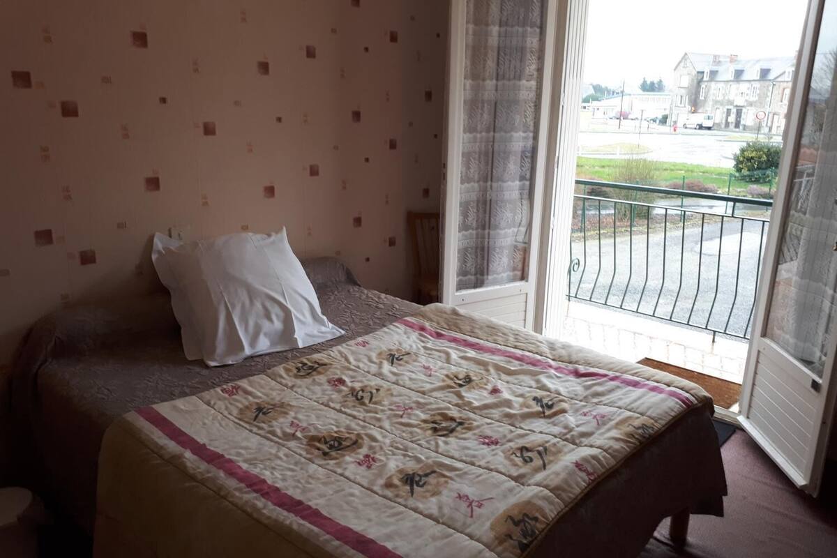 free cots/infant beds, free wifi, bed sheets