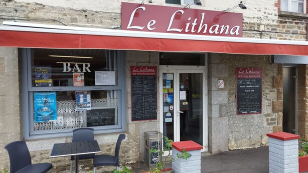 A bar named Le Lithana with outdoor seating and a menu board. - Le Lithana (Pontorson)