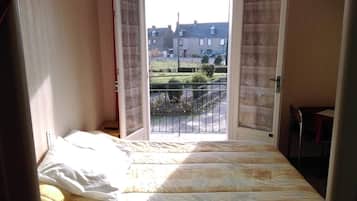 1 bedroom, free cots/infant beds, free WiFi, bed sheets
