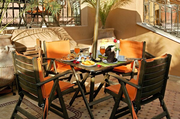Outdoor dining - 6 BEDROOM VILLA WITH PRIVATE POOL MARRAKECH (Marrakech)