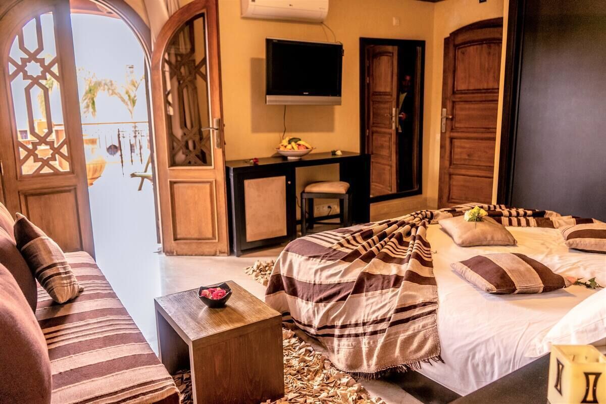 6 bedrooms, WiFi, bed sheets