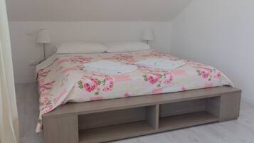 1 Schlafzimmer, BĂŒgeleisen/BĂŒgelbrett, WLAN, BettwĂ€sche