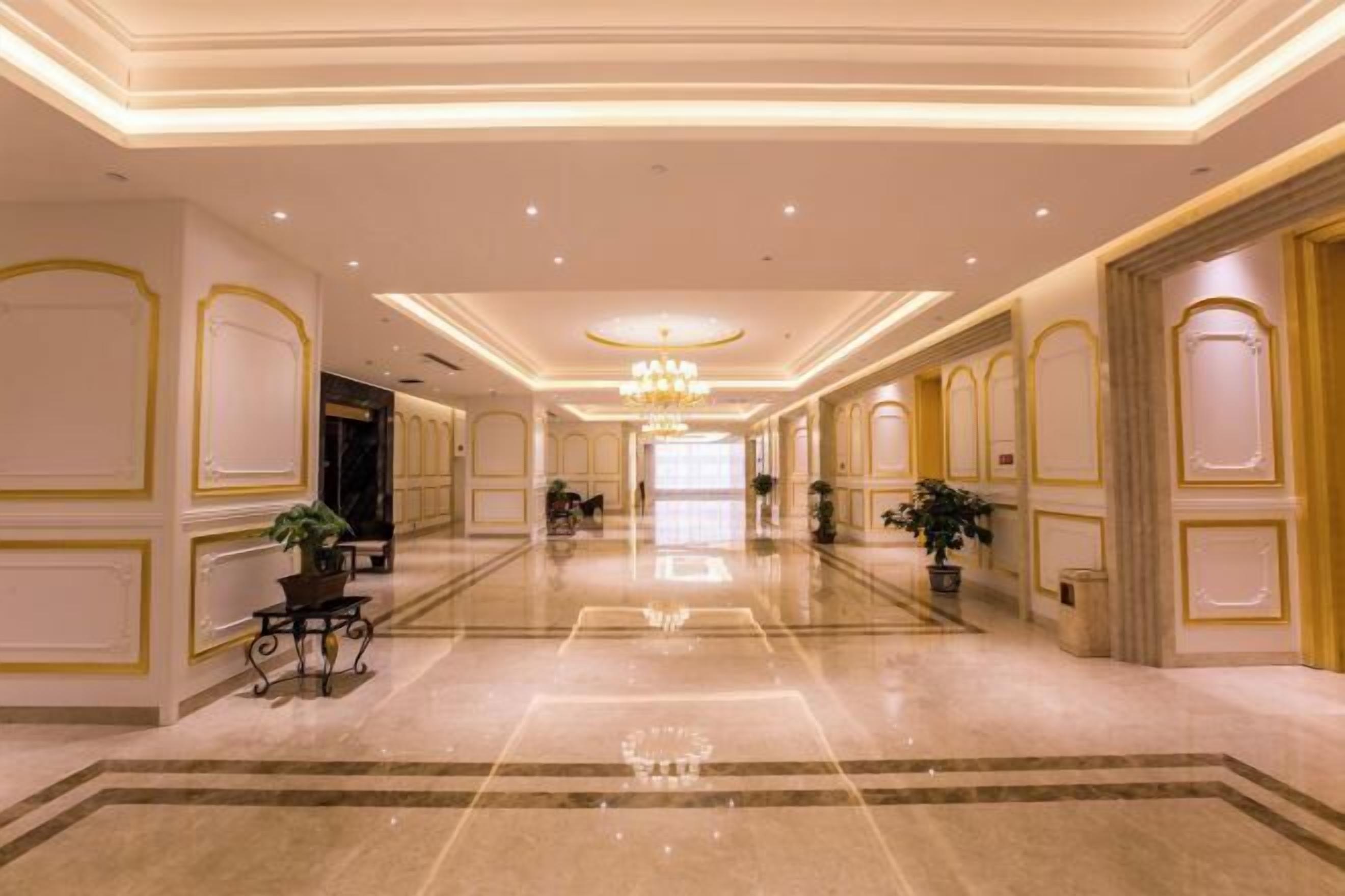 المنشأة من الداخل