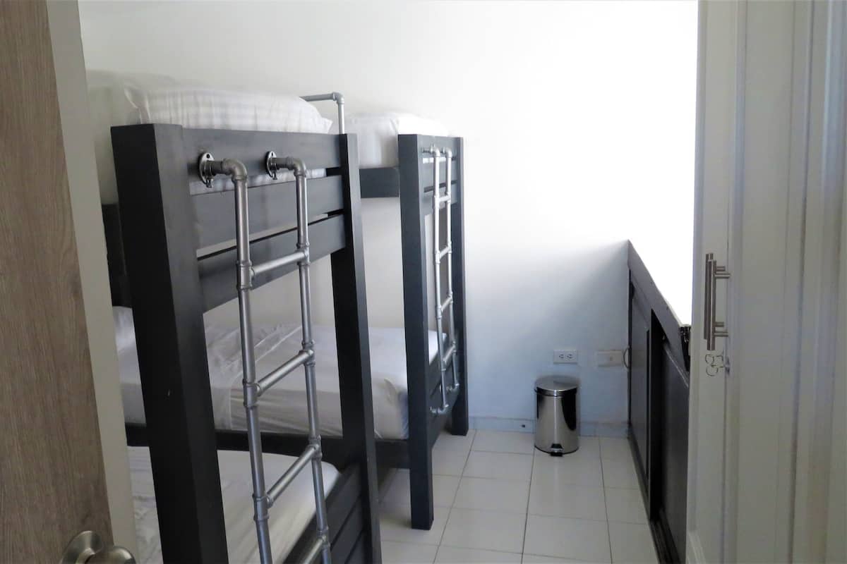 스탠다드 공용 도미토리, 남녀공용 도미토리 (4 beds / 4 camas) | 암막 커튼, 무료 WiFi, 침대 시트