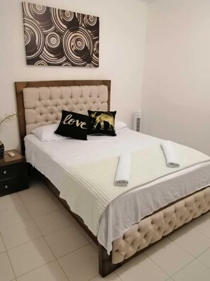 基本雙人房 | 遮光布/窗簾、免費無線上網、床單