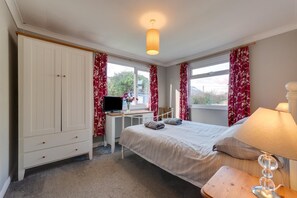 3 bedrooms, iron/ironing board, travel cot, free WiFi