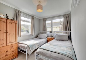 3 bedrooms, iron/ironing board, travel crib, free WiFi - 3 Bed in Croyde (oc-sandpc) (Croyde)